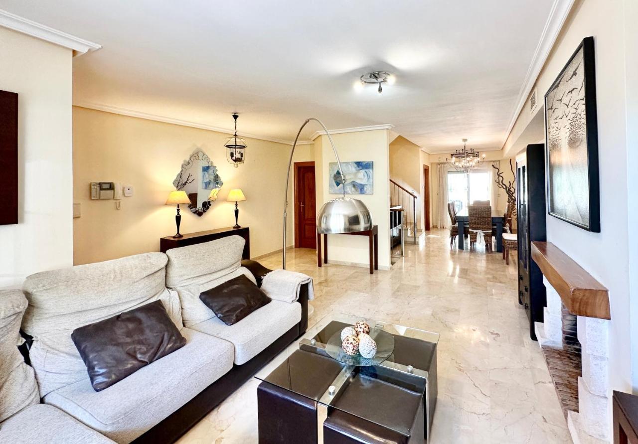 El Arenal Townhouse By The Beach With Swimming Pool - Eaw Homes Marbella Bagian luar foto