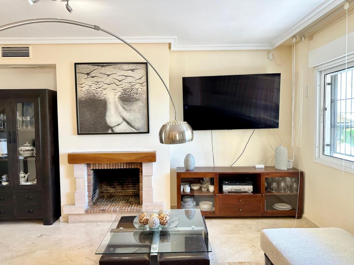El Arenal Townhouse By The Beach With Swimming Pool - Eaw Homes Marbella Bagian luar foto